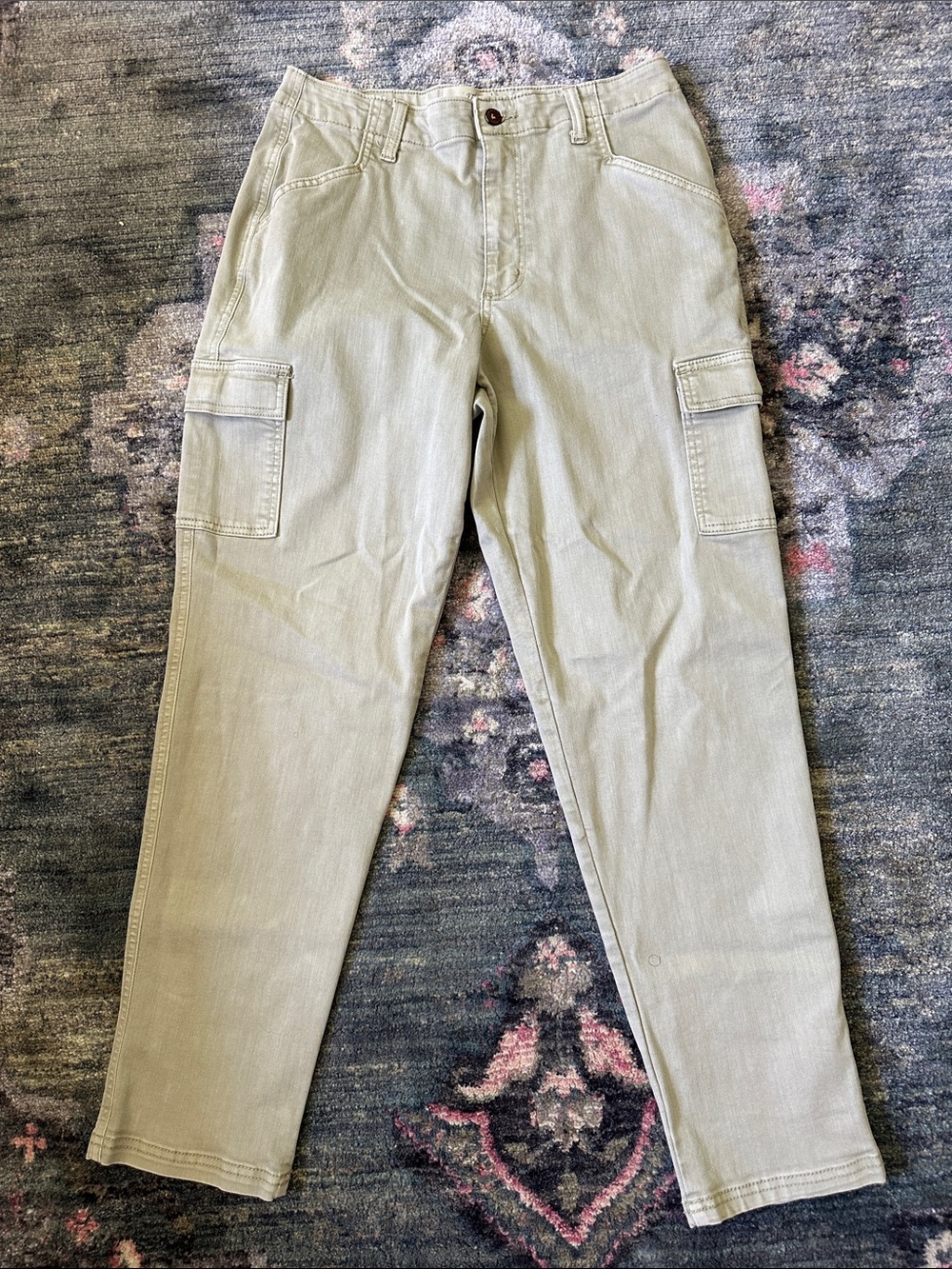 Universal Thread Women’s 10 Straight Boyfriend Cargo Jeans in Light Olive Good